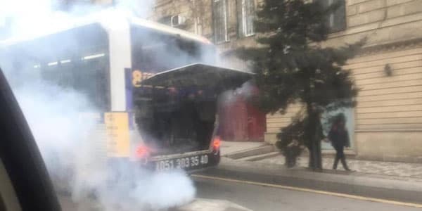 BNA-dan avtobusun yanması ilə bağlı açıqlama (YENİLƏNİB)