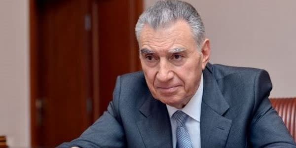 “Qaçqınkom”: Əli Həsənovun xidməti avtomobili Nazirlər Kabinetinə məxsusdur