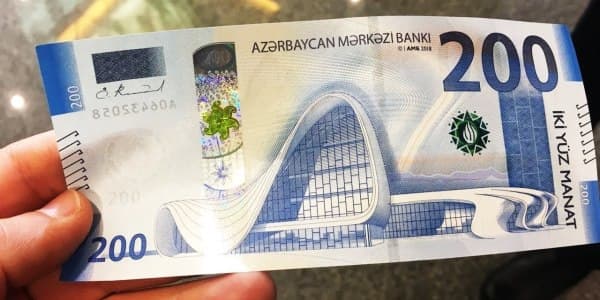 Dövriyyədə 200 manatlıqların az olmasının səbəbi nədir?