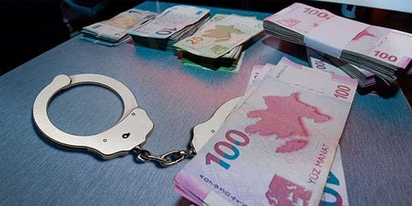 Azərbaycandan 5.5 milyard manatı çıxaran şəxslər məhkəmə qarşısında
