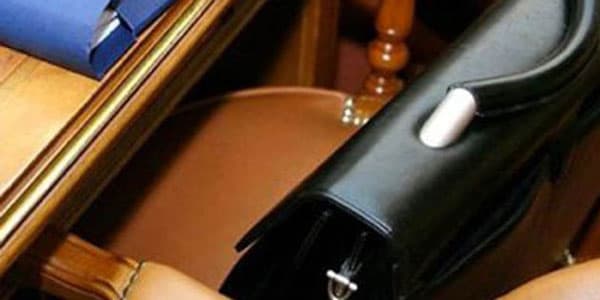 Keçmiş başçı axtarışa verildi