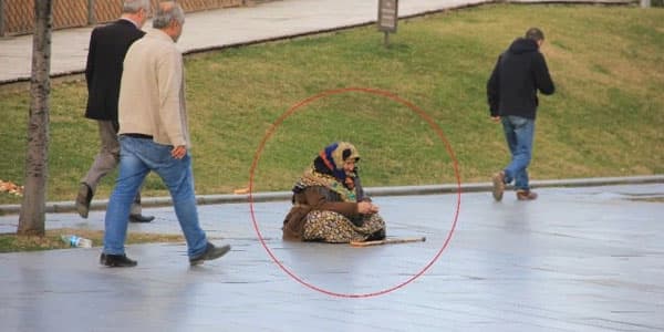 80 ildir dilənən 102 yaşlı qadın saxlanıldı (FOTO/VİDEO)