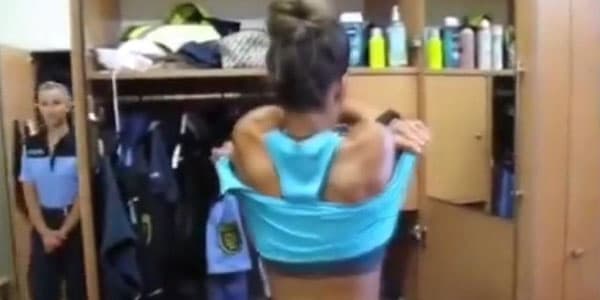 Qadın polislərin bu görüntüləri ölkəni qarışdırdı (VİDEO)