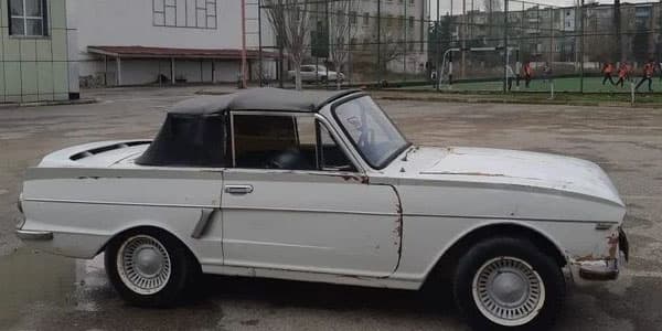 Azərbaycanlı “Moskviç”i 181 min manata satır (FOTOLAR)