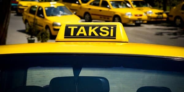 Taksi sürücüsü Azərbaycandan 5.5 milyard manat çıxarıb - Cinayət işi