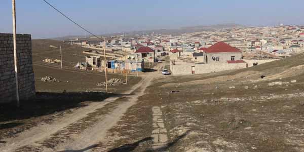 Bakının 20 kilometrliyində insanların "18-ci əsrdə" yaşadıqları qəsəbə var (FOTO)