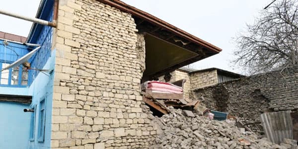 Zəlzələdə evi dağılanlar üçün mənzil kirayələndi
