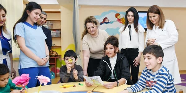 Mehriban Əliyeva Uşaq Psixonevroloji Mərkəzində olub (FOTOLAR)