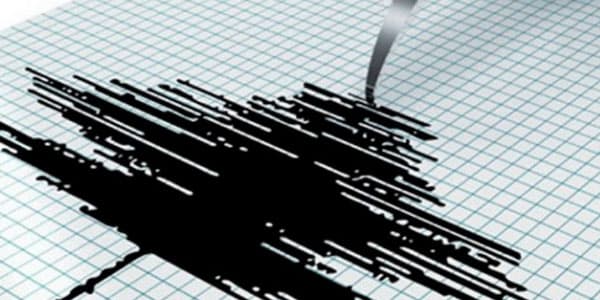 Azərbaycanda zəlzələ: insanlar küçələrə axışdı, icra başçısı sakinlərlə görüşdü (VİDEO)