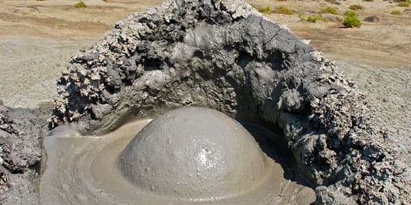Şamaxıda vulkandan sonra iki yaşayış evində çatlar əmələ gəlib