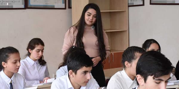 Bu qız hər gün Sumqayıtdan Qubaya dərs deməyə gedir (FOTOLAR)