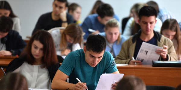 Prezidentin sərəncamı neçə min tələbəyə şamil olunacaq?