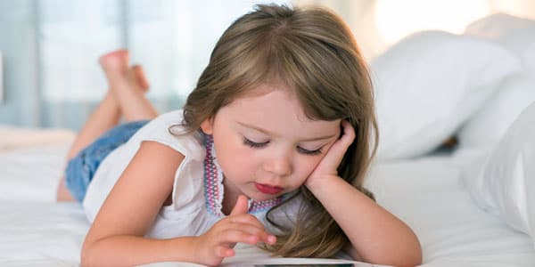 12 yaşa qədər uşağa telefon vermək olmaz - 5 səbəb