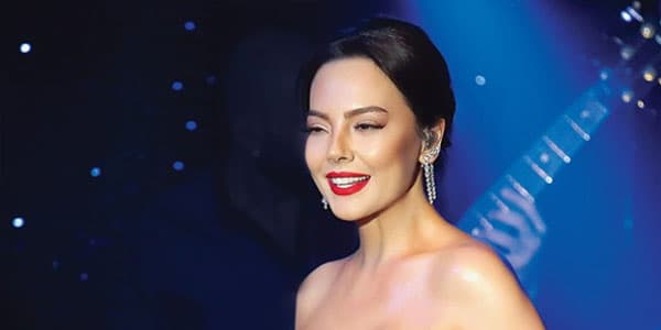 Ebru Gündeşi Bakıya gətirmək adı ilə dələduzluq edən müğənniyə 8 il cəza