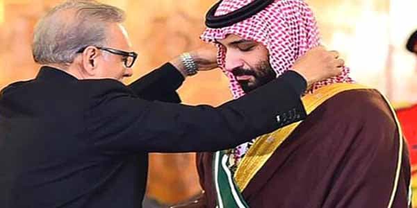 Pakistanda səudiyyəli şahzadəyə qızıl silah verildi (FOTO)