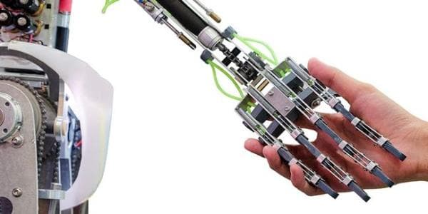 Ev tapşırığını etdirmək üçün robot aldı