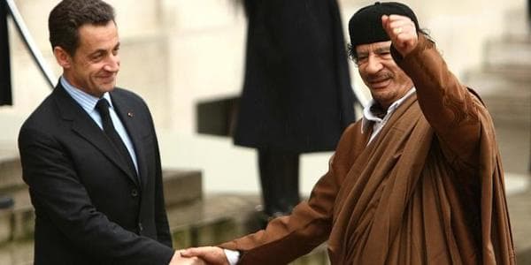 Sarkozi Qəddafidən 8 milyon dollar pul alıb