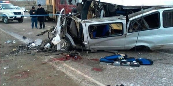 Sabirabadda miktoavtobus yük maşını ilə toqquşdu: ölən və yaralananlar var