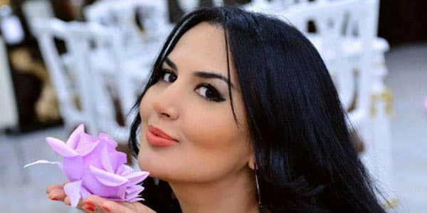 Azərbaycanlı müğənni iş adamına ərə gedir (FOTO)