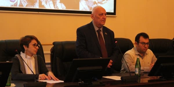 Tarix İnstitutu Xocalı soyqırımı ilə bağlı konfrans keçirib (FOTOLAR)