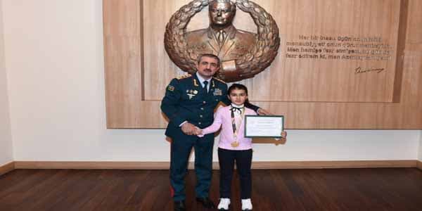 General erməni bayrağına görə etiraz edən Zəhranı təltif etdi (FOTO)