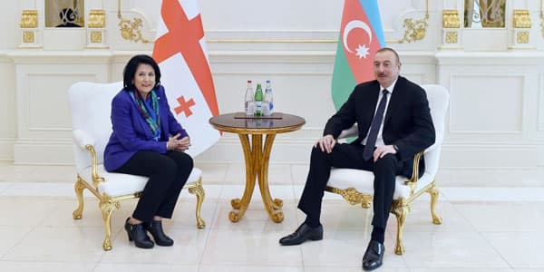 İlham Əliyev və Salome Zurabişvilinin təkbətək görüşü olub (YENİLƏNİB/FOTO)