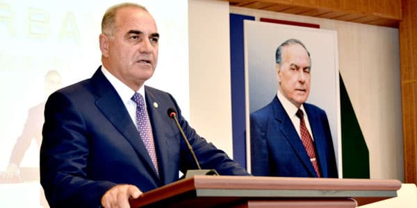 Qardaşı oğlu icra başçısının kreslosunu "ələ keçirdi" (FOTOLAR)