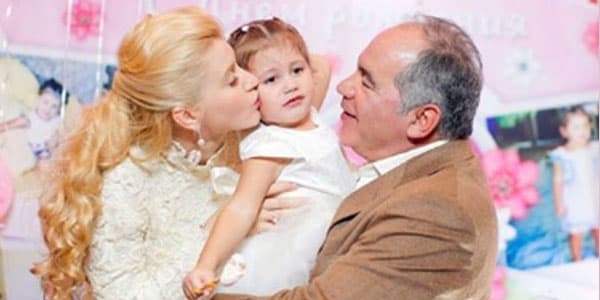 Qəzaya düşən təyyarədə azərbaycanlı milyonçunun qızı da olub (FOTOLAR)