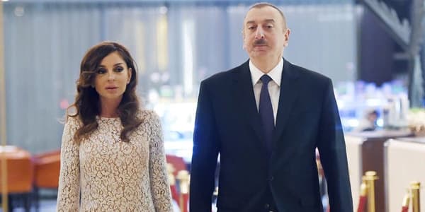 Prezident və xanımı incəsənət xadimləri ilə görüşüb (YENİLƏNİB)