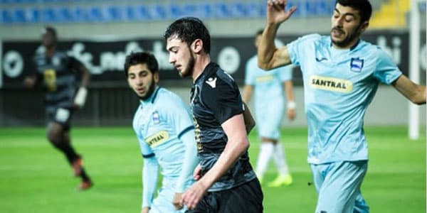 "Səbail" - "Sumqayıt" oyununda qorxulu anlar: futbolçu huşunu itirdi