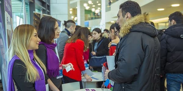 Azercell daha bir karyera sərgisində iştirak etdi (R)