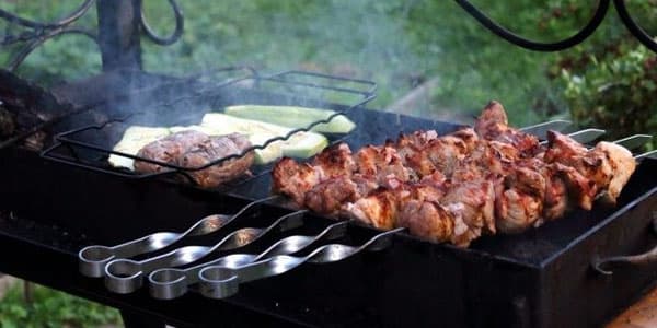Binaları təhlükəyə atan kabab sevdası (VİDEO)