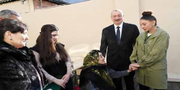 Prezident və birinci xanım Saray nənənin yeni evində (FOTOLAR)