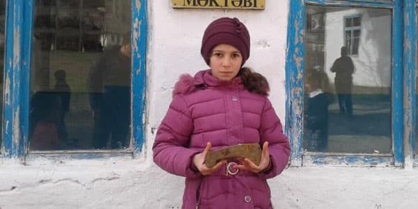 Cəlilabadda məktəbli eramızın ilk əsrlərinə aid türk silahı tapdı (FOTO)