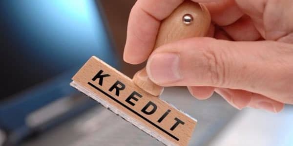 Problemli kreditlər azalmaqda davam edir
