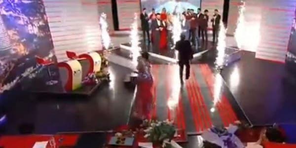 Nazpəri efirdə yıxıldı (VİDEO)