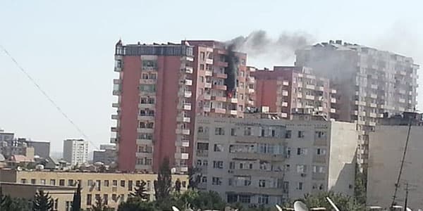 Bakıda çoxmərtəbəli binada yanğın: sakinlər təxliyə edildi