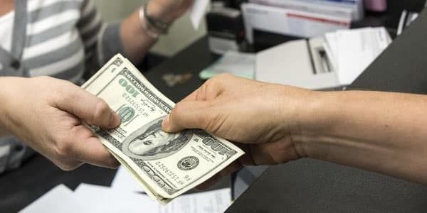 Ekspert dollara tələbin artmasının əsas səbəblərini açıqladı