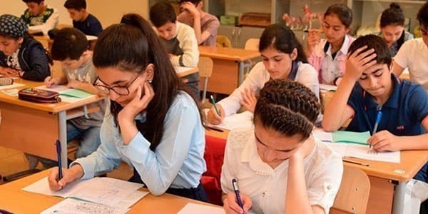 Bu gün "doqquzuncular" buraxılış imtahanı verir