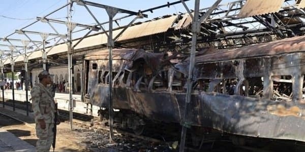 Pakistanda qatar partladıldı: 4 ölü, 10 yaralı
