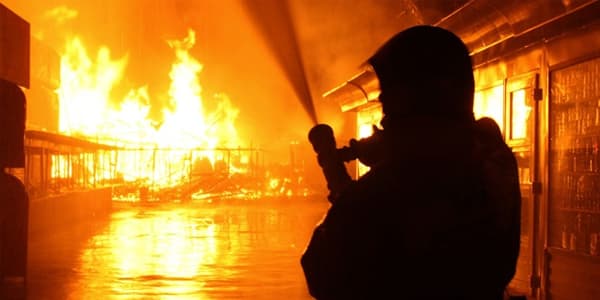 Bakıda kafedə güclü yanğın: 12 nəfər təxliyə edildi