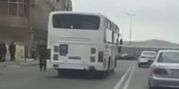 Bakıda avtobus qarşı zolağa çıxaraq ölüm saçdı (VİDEO)