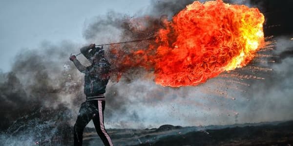 Provaslav ənənəsi: bu uşaqlar odla oynayırlar (FOTOLAR)