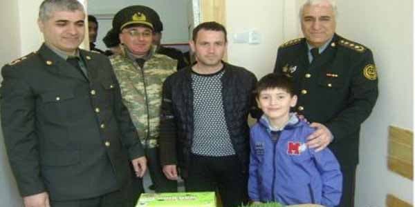 Azərbaycanda məhkum uşaq evindəki azyaşlı qardaşı ilə görüşdürüldü (FOTO)
