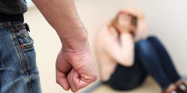 Bakıda şagirdlər 21 yaşlı  müəllimi döydülər