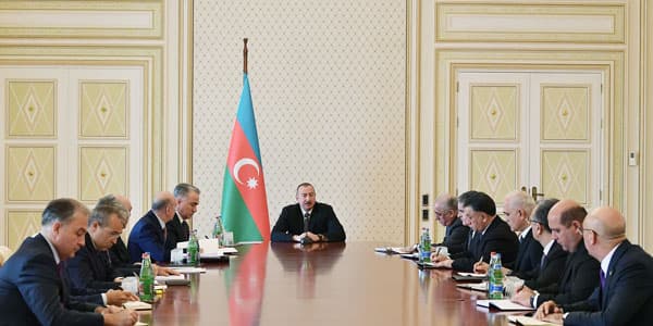 İlham Əliyev "Diqlas"dakı yanğınla əlaqədar müşavirə keçirdi (FOTO/VİDEO)