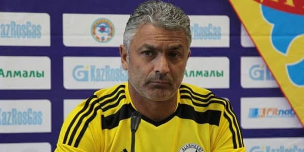 Erməni klubunda dava: əvvəl irqçilik etdi, sonra futbolçunu döydü