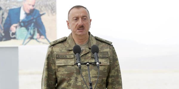 İlham Əliyev hərbi hissədə olub