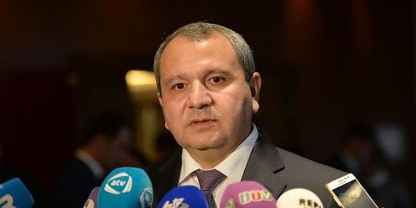 Yeni rektor ad gününü yataqxanada tələbələrlə keçirdi (FOTO)