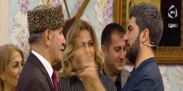 Xalq artisti efirdə qızına qadağa qoydu